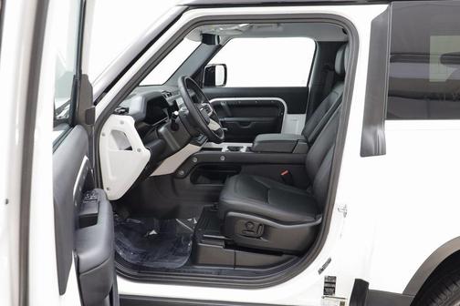2025 Land Rover Defender 90 P300 S