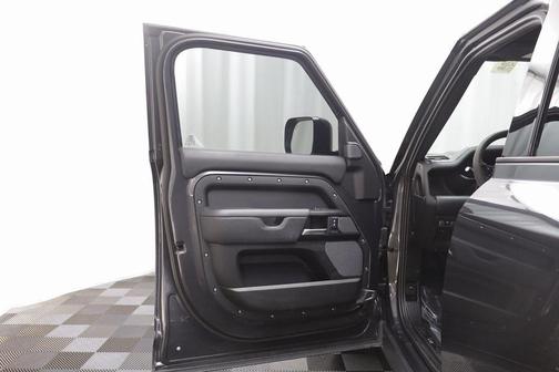 2023 Land Rover Defender 110 V8