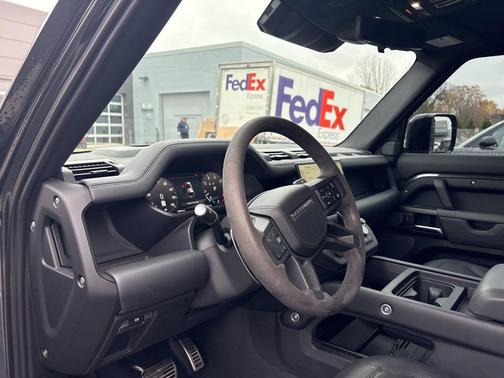 2023 Land Rover Defender 110 V8