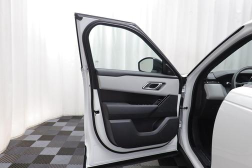 2026 Land Rover Range Rover Velar Dynamic SE