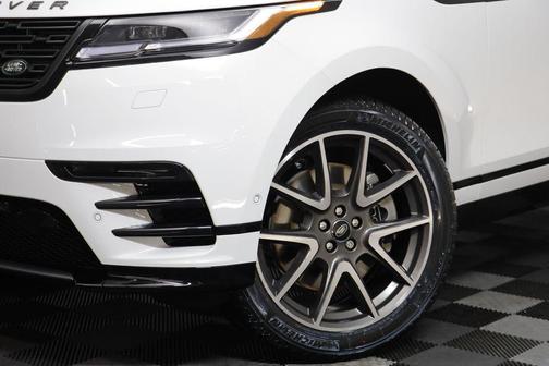 2026 Land Rover Range Rover Velar Dynamic SE