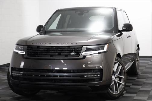 2025 Land Rover Range Rover P550e SE