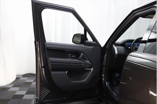 2025 Land Rover Range Rover P550e SE