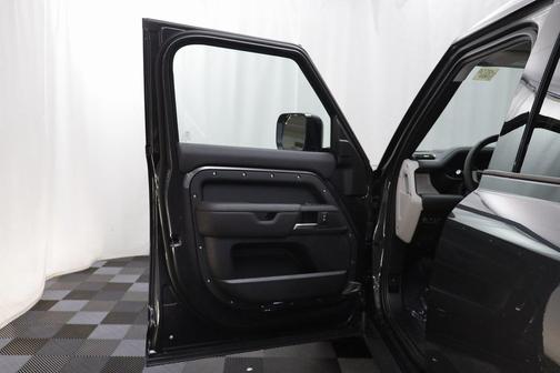 2025 Land Rover Defender 130 P300 S