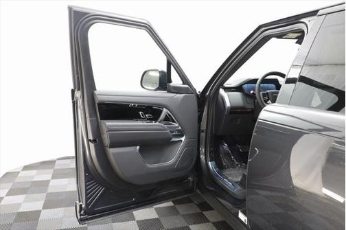 2025 Land Rover Range Rover P400 SE