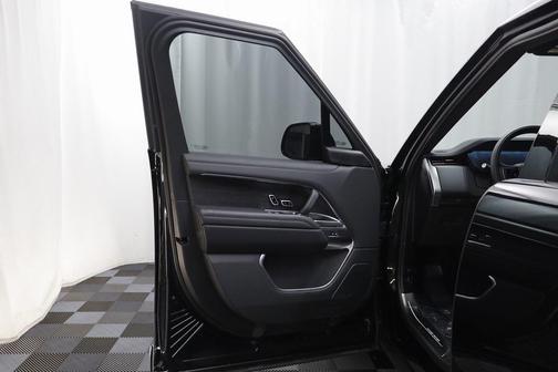 2025 Land Rover Range Rover P530 SE