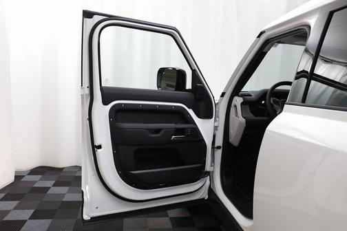 2025 Land Rover Defender 110 P300