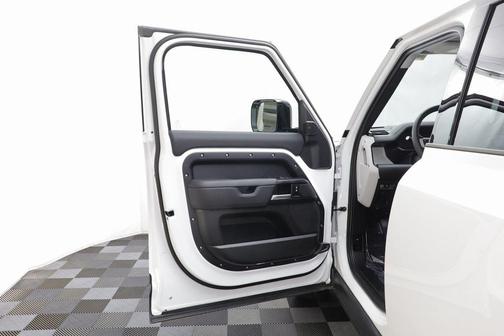 2025 Land Rover Defender 110 P300