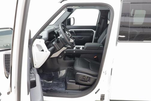 2025 Land Rover Defender 110 P300