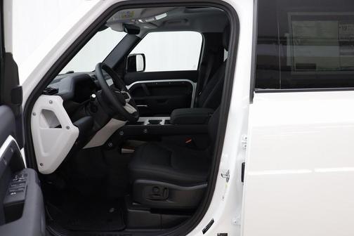 2025 Land Rover Defender 110 P300