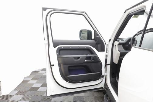 2025 Land Rover Defender 110 P400 X-Dynamic SE