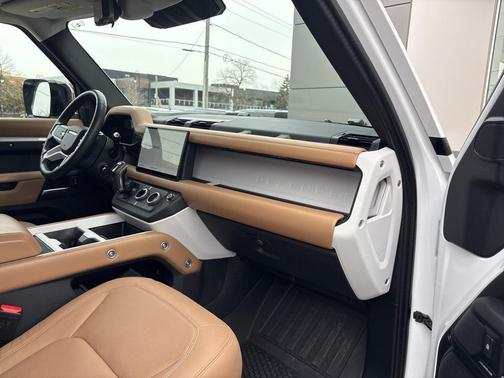 2025 Land Rover Defender 110 P400 S