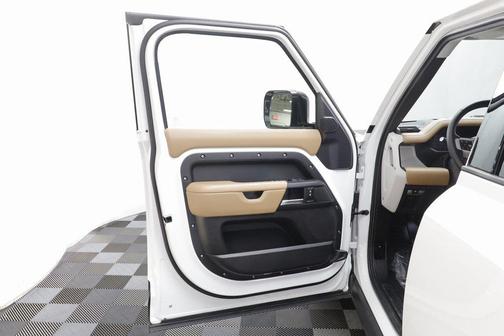 2025 Land Rover Defender 110 P400 S