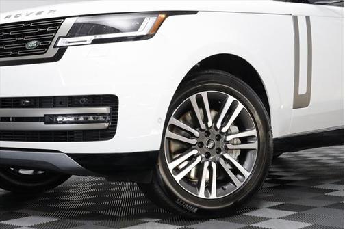 2025 Land Rover Range Rover SE