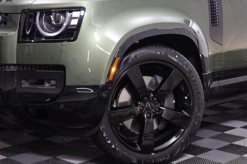 2026 Land Rover Defender X-Dynamic SE