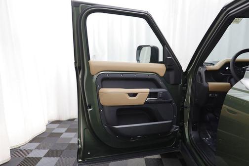 2026 Land Rover Defender X-Dynamic SE