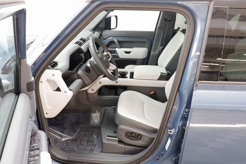 2025 Land Rover Defender 110 P400 S