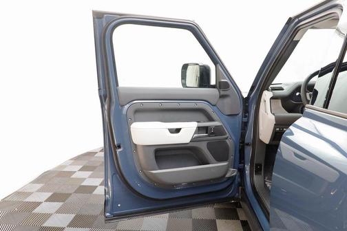 2025 Land Rover Defender 110 P400 S