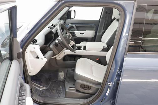 2025 Land Rover Defender 110 P400 S