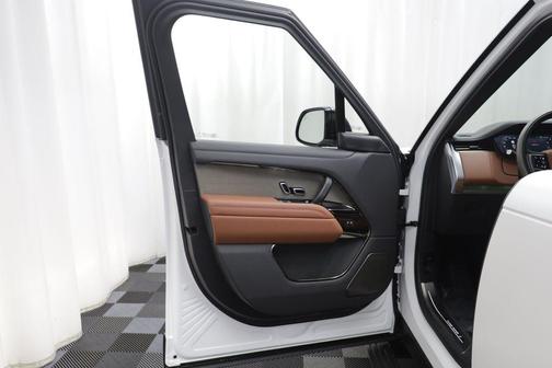 Icy White Satin 2026 Land Rover Range Rover SV