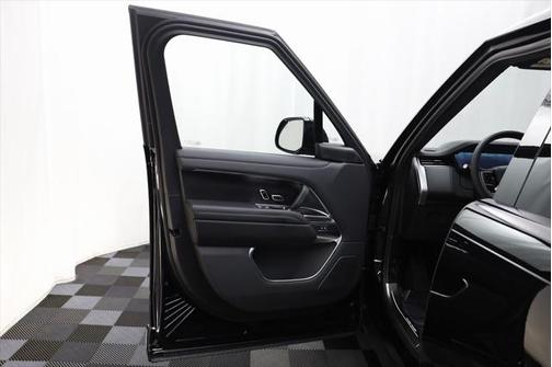 2025 Land Rover Range Rover P530 SE 7 Seat