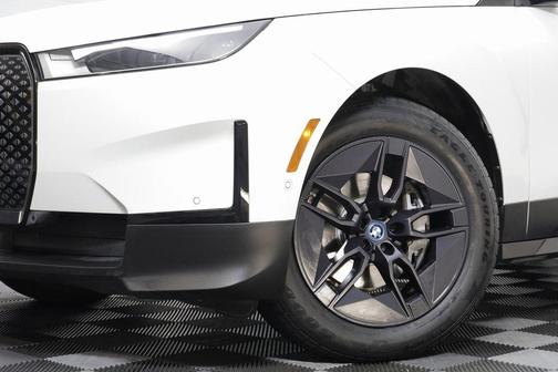 2025 BMW iX xDrive50