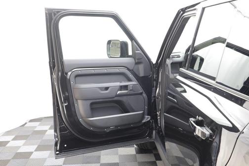 Santorini Black Metallic 2026 Land Rover Defender S