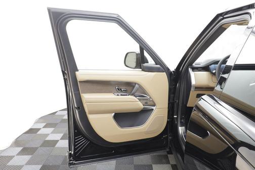 Black 2026 Land Rover Range Rover SE