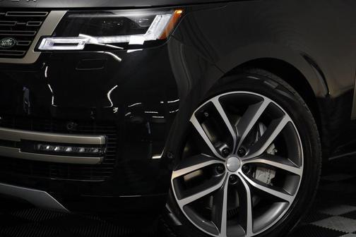 2025 Land Rover Range Rover P530 SE
