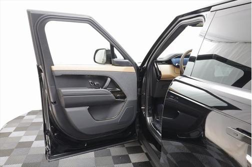 2025 Land Rover Range Rover Sport SE
