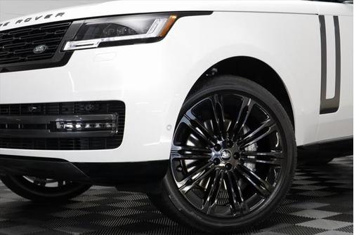 2025 Land Rover Range Rover SE
