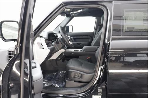 2025 Land Rover Defender 110 P400 X-Dynamic SE