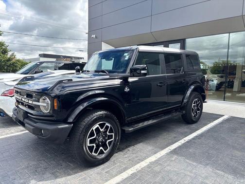 Shadow Black 2024 Ford Bronco Outer Banks