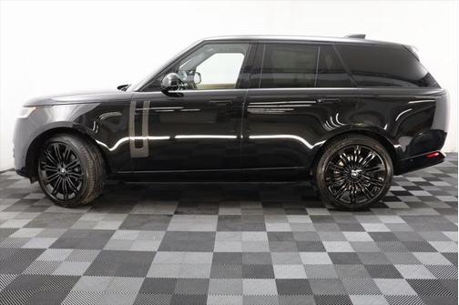 2025 Land Rover Range Rover P530 SE