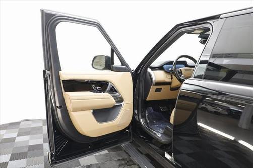 2025 Land Rover Range Rover P530 SE