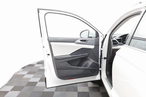 2025 Volkswagen Taos 1.5T SEL