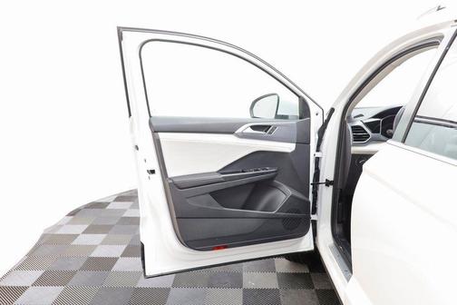 2025 Volkswagen Taos 1.5T SEL