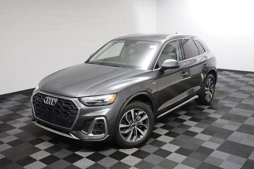 Daytona Gray Pearl Effect 2023 Audi Q5 45 S line Prestige