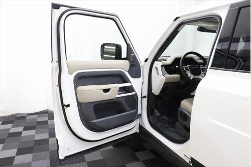 2024 Land Rover Defender 110 P300