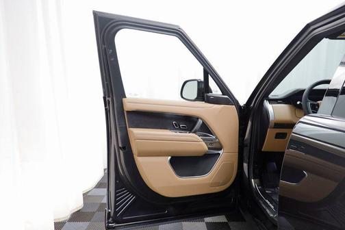 2026 Land Rover Range Rover P530 SE 7 Seat