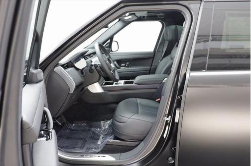 2025 Land Rover Range Rover SV