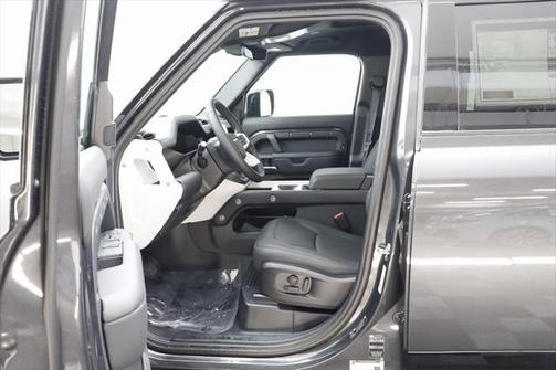 2025 Land Rover Defender 110 P400 X-Dynamic SE