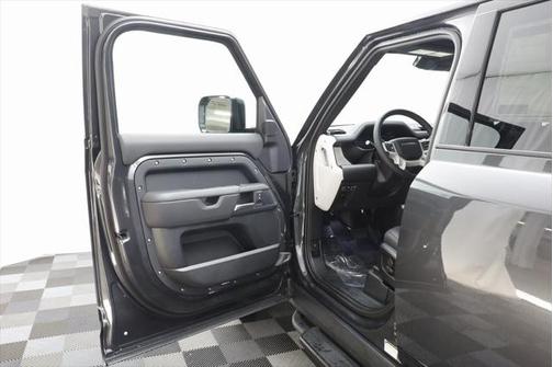 2025 Land Rover Defender 110 P400 X-Dynamic SE