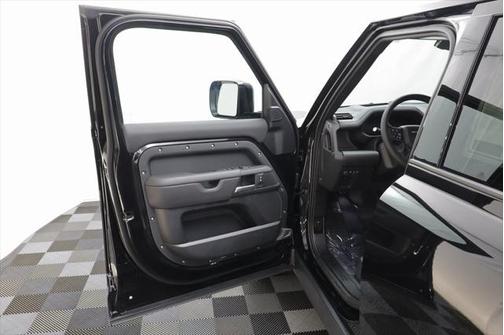 2025 Land Rover Defender S