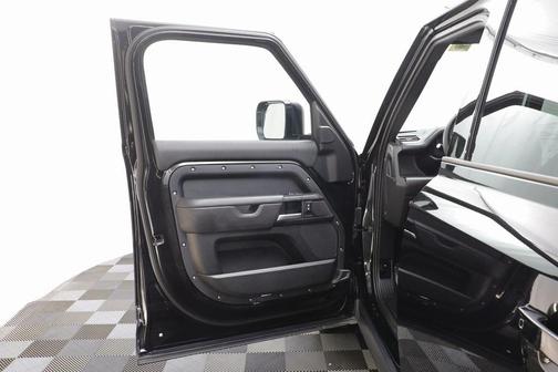 2025 Land Rover Defender 110 P400 S