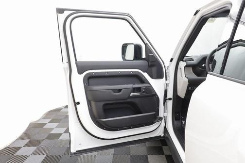 2026 Land Rover Defender P400 X-Dynamic SE