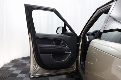 2025 Land Rover Range Rover P530 SE