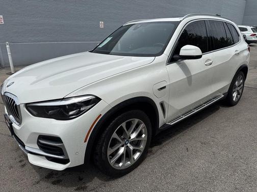 Alpine White 2023 BMW X5 PHEV xDrive45e