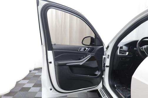 Alpine White 2023 BMW X5 PHEV xDrive45e
