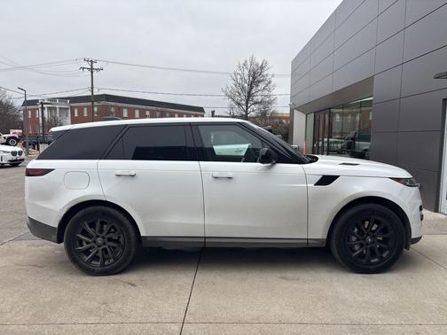 2024 Land Rover Range Rover Sport SE